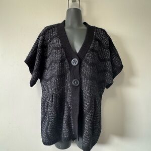 Parkhurst Gray Knit Cardigan with V-Neck and Cropped Style